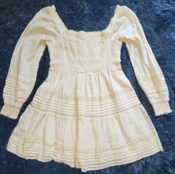 American Eagle Outfitters Dresses & Skirts - American eagle long sleeve cream dress size large